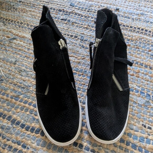 Steve Madden Caliber Black Zip-Up Wedge Sneakers Women’s 9M Perforated Suede Pla - Picture 2 of 9
